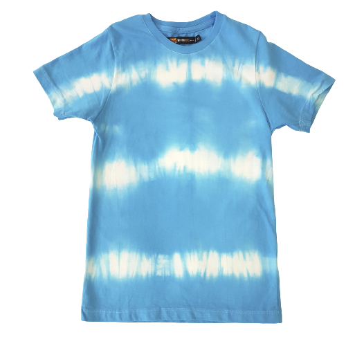 remera celeste conm rayas blancas